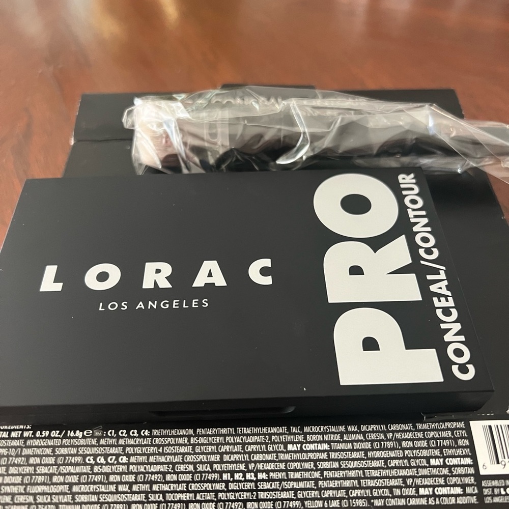 Lorac Los Angeles pro conceal/contour palette